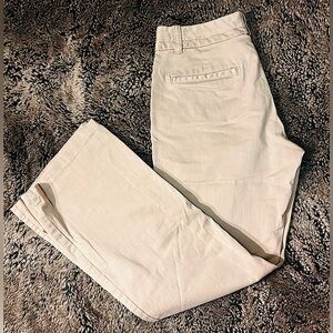 BEAUTIFUL OLD NAVY PANTS FOR SALE ! 🎀
